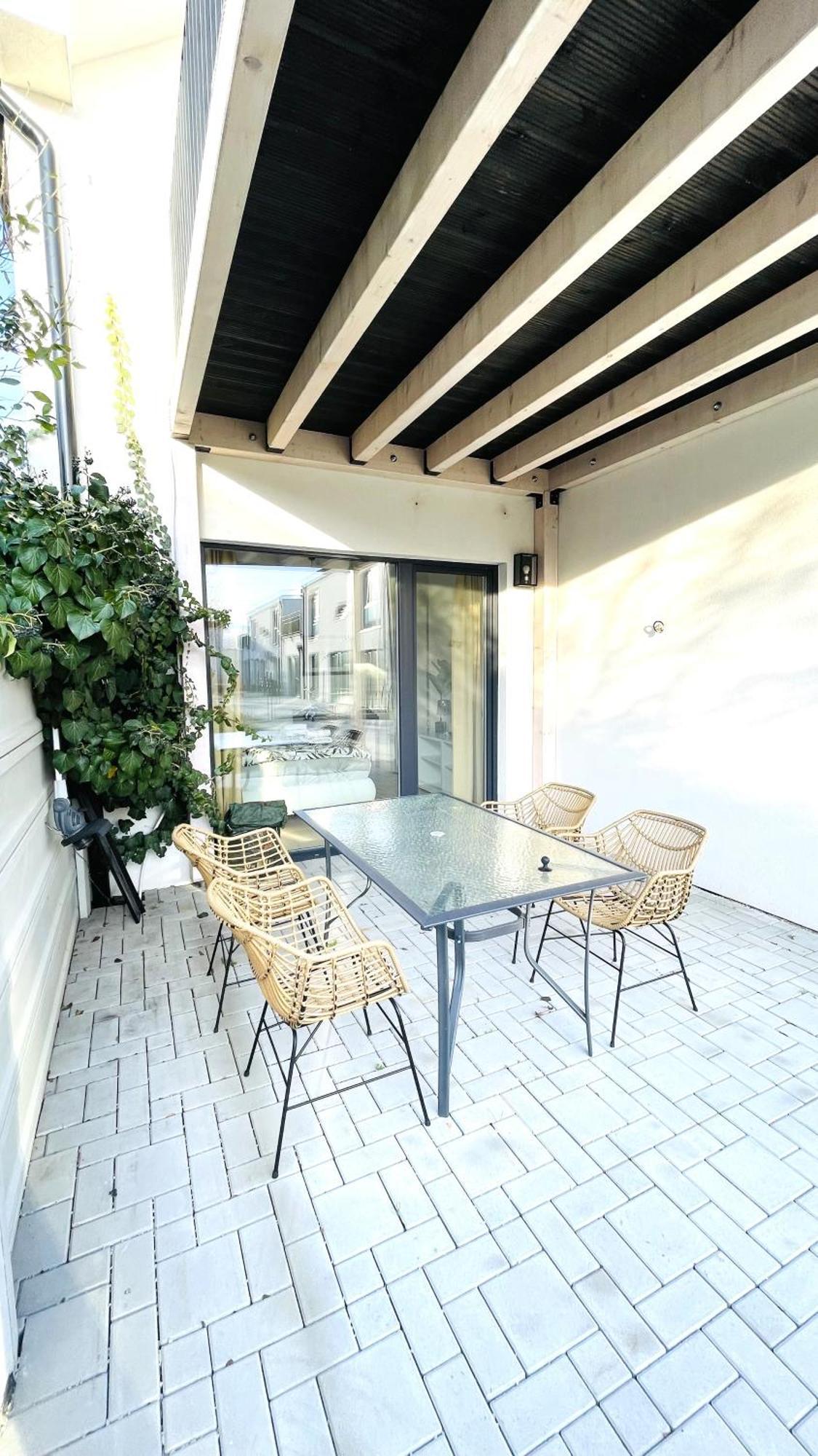 House Flow, 3 Room, Free 2 Parking Братислава Екстериор снимка