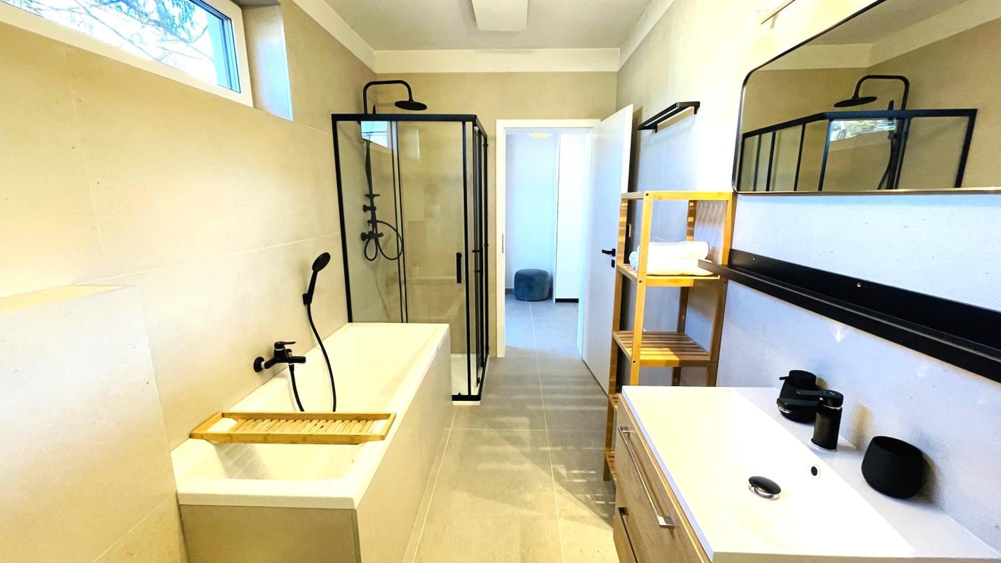 House Flow, 3 Room, Free 2 Parking Братислава Екстериор снимка