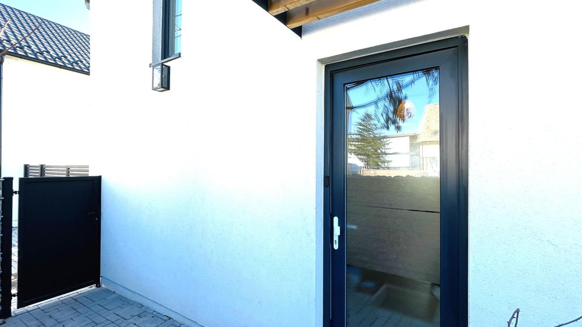 House Flow, 3 Room, Free 2 Parking Братислава Екстериор снимка