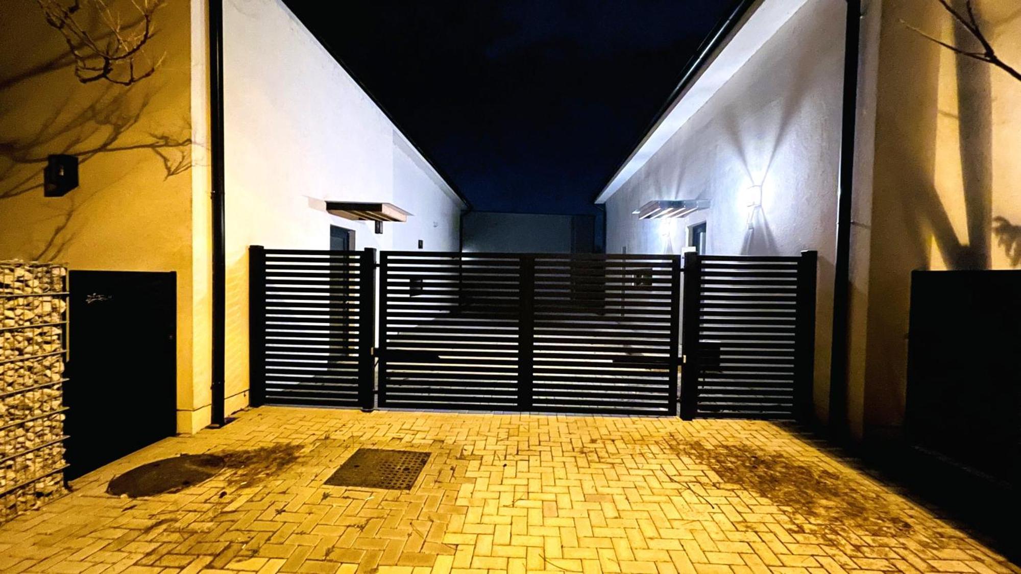 House Flow, 3 Room, Free 2 Parking Братислава Екстериор снимка