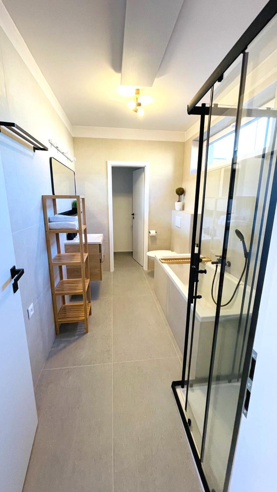 House Flow, 3 Room, Free 2 Parking Братислава Екстериор снимка