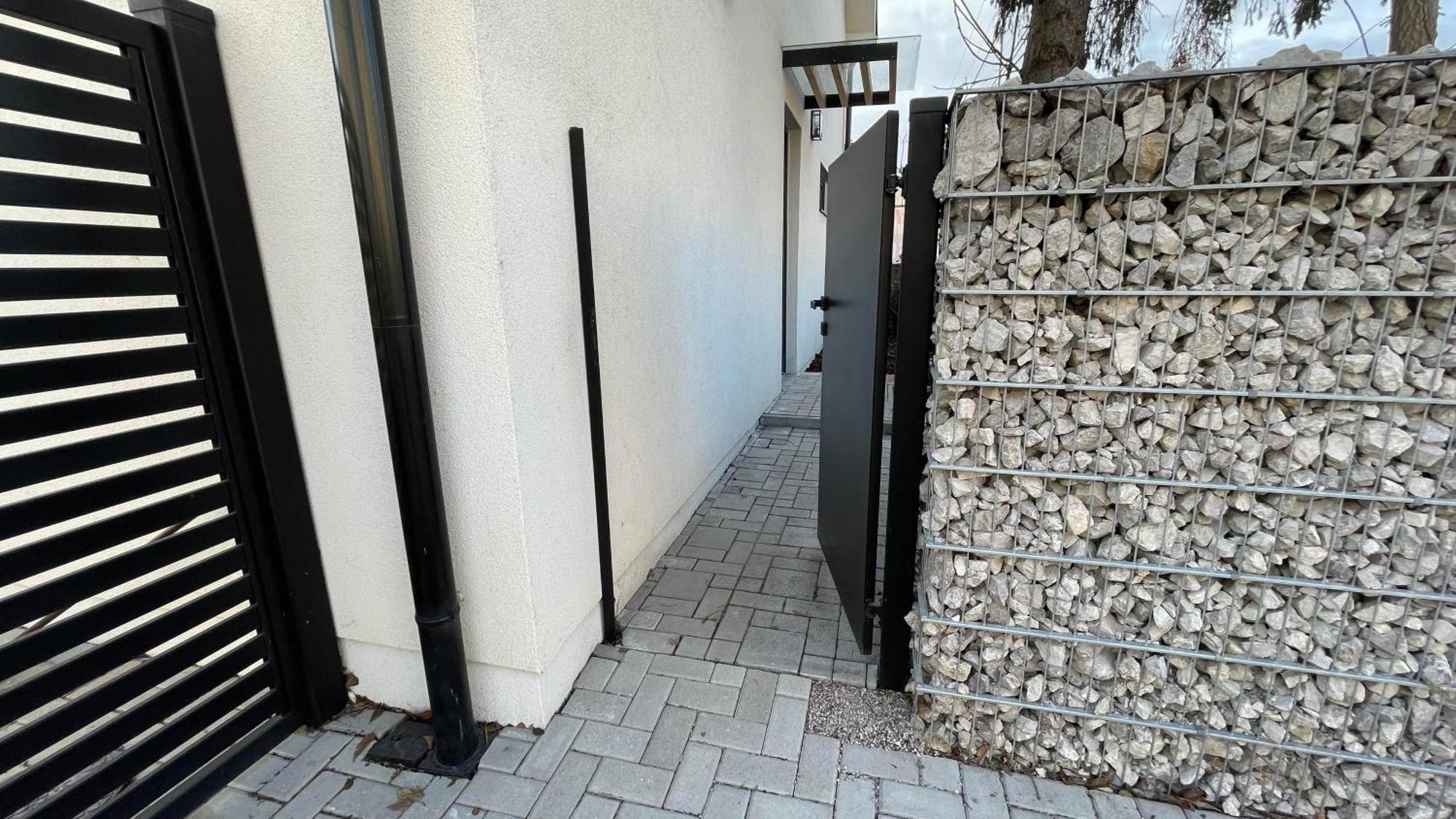 House Flow, 3 Room, Free 2 Parking Братислава Екстериор снимка