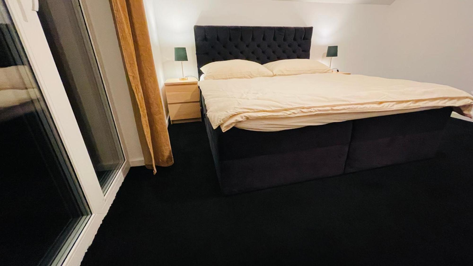 House Flow, 3 Room, Free 2 Parking Братислава Екстериор снимка