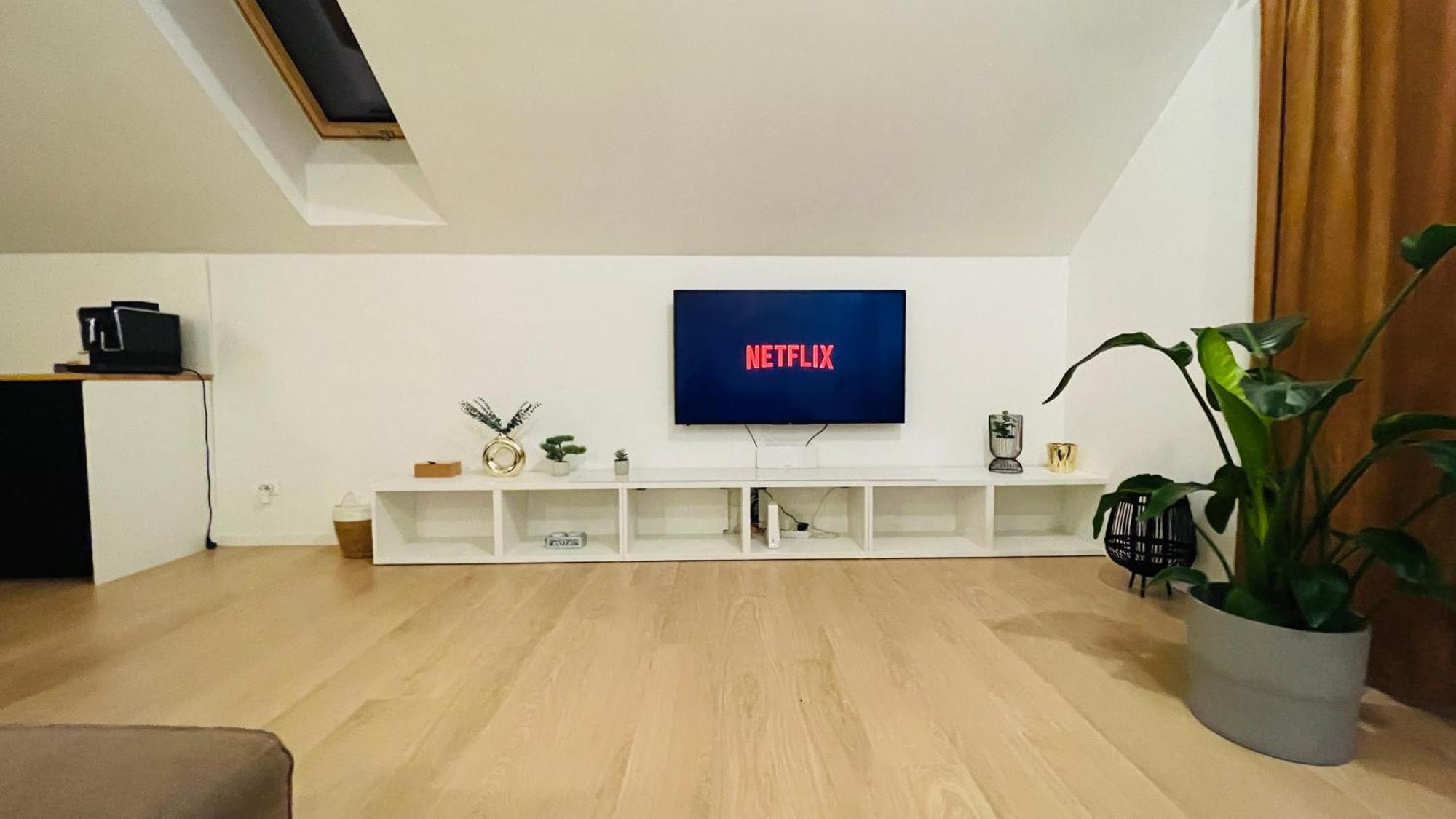 House Flow, 3 Room, Free 2 Parking Братислава Екстериор снимка