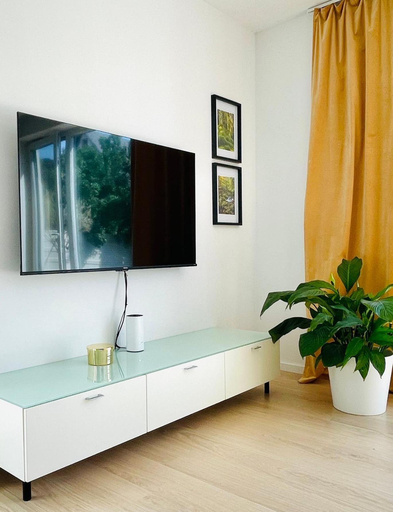 House Flow, 3 Room, Free 2 Parking Братислава Екстериор снимка
