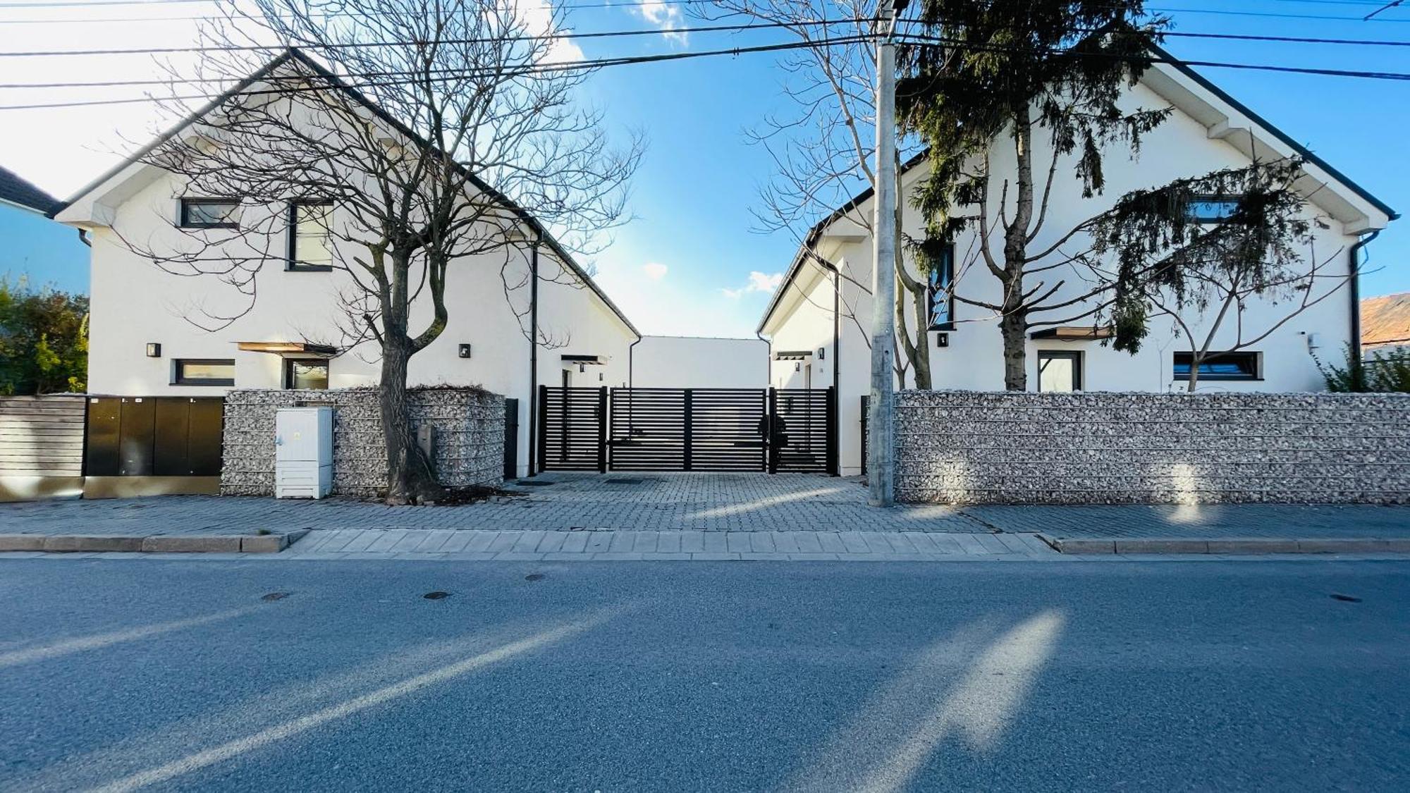 House Flow, 3 Room, Free 2 Parking Братислава Екстериор снимка