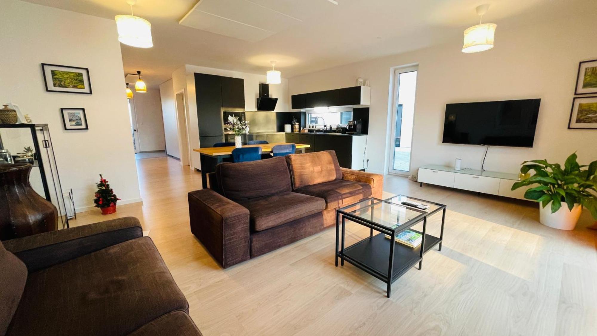 House Flow, 3 Room, Free 2 Parking Братислава Екстериор снимка